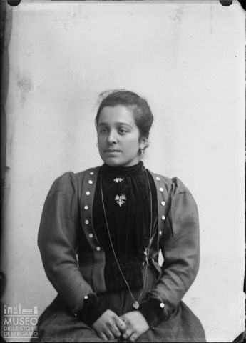 Piazzolo. Ritratto di donna