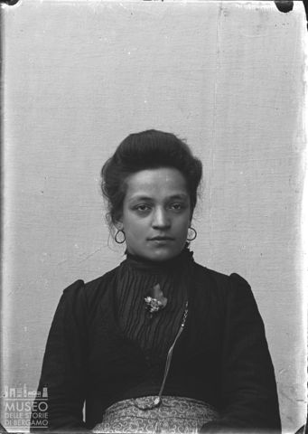 Roncobello, fraz. Bordogna. Ritratto di donna