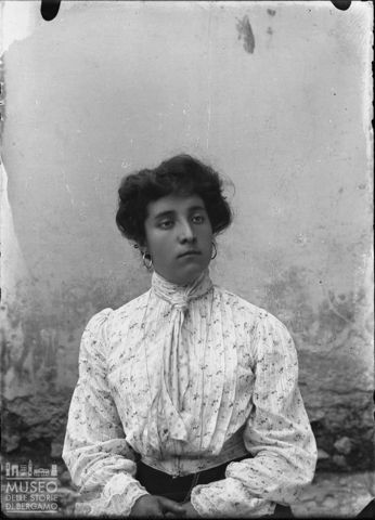 Roncobello, fraz. Bordogna. Ritratto di donna