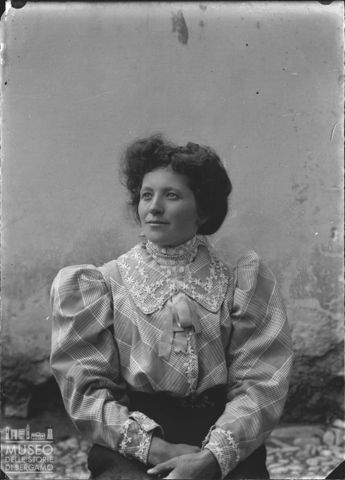 Roncobello, fraz. Bordogna. Ritratto di donna