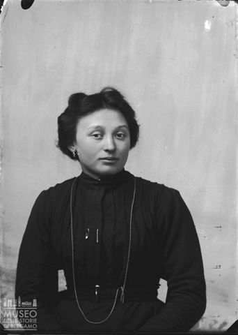 Val Brembana. Ritratto di donna