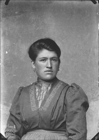 Piazza Brembana. Ritratto di donna