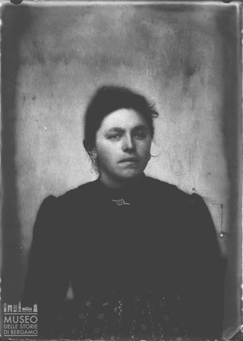 Piazzolo. Ritratto di donna