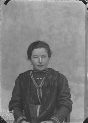 Piazza Brembana. Ritratto di donna