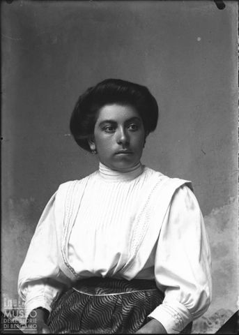 Piazza Brembana. Ritratto di donna