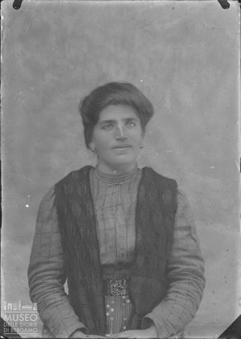Piazza Brembana. Ritratto di donna
