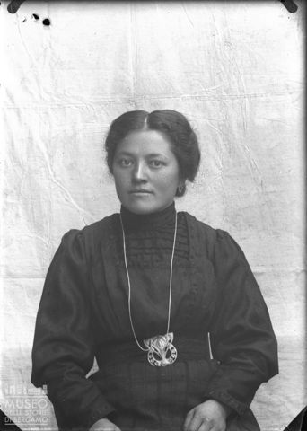 Ornica. Ritratto di donna
