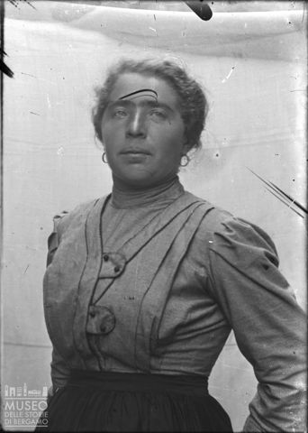 Val Brembana. Ritratto di donna