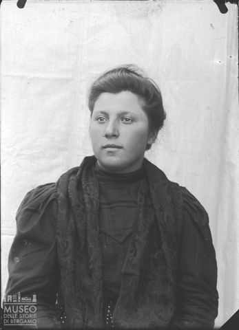 Val Brembana. Ritratto di donna