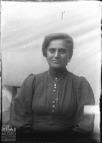 Val Brembana. Ritratto di donna