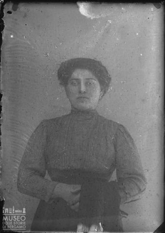 Val Brembana. Ritratto di donna