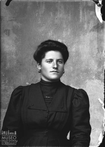 Piazza Brembana. Ritratto di donna