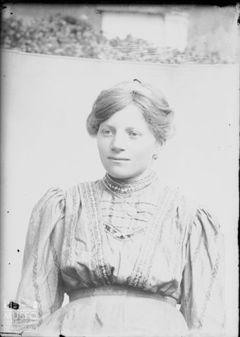 Piazza Brembana. Ritratto di donna