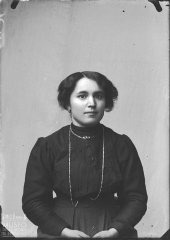Piazza Brembana. Ritratto di donna