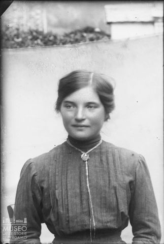 Piazza Brembana. Ritratto di donna