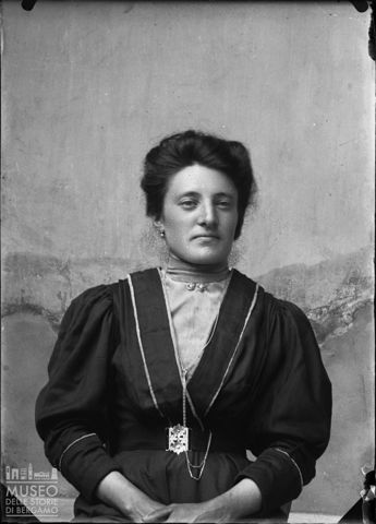 Piazza Brembana. Ritratto di donna