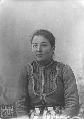 Val Brembana. Ritratto di donna