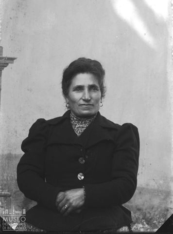 Piazza Brembana. Ritratto di donna