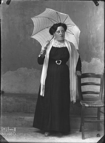 Piazza Brembana. Ritratto di donna