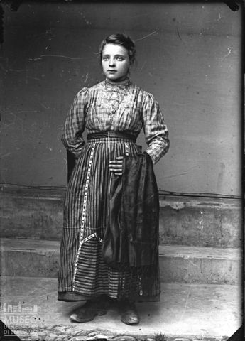 Piazza Brembana. Ritratto di donna
