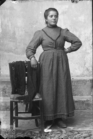 Piazza Brembana. Ritratto di donna