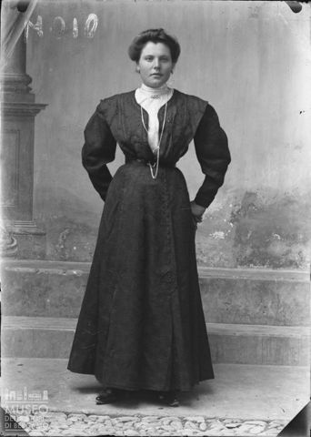 Piazza Brembana. Ritratto di donna