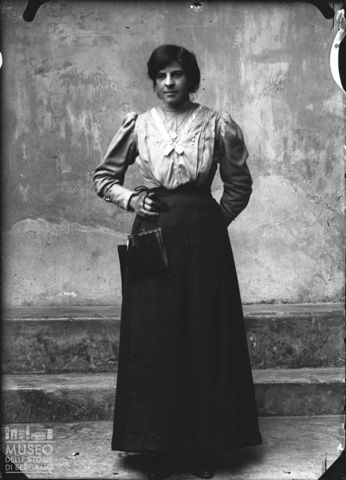 Piazza Brembana. Ritratto di donna