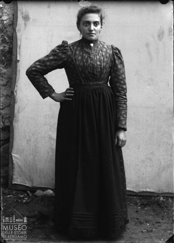 Val Brembana. Ritratto di donna