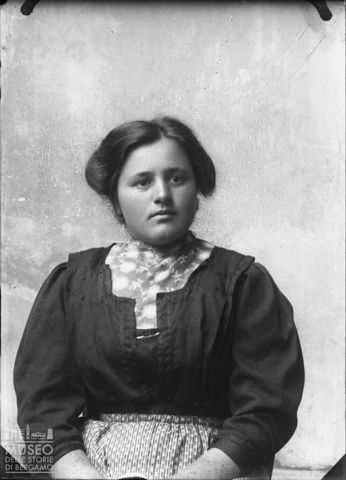 Piazza Brembana. Ritratto di donna