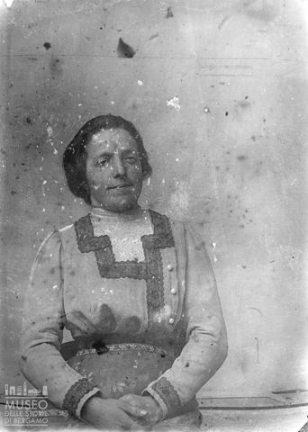 Averara. Ritratto di donna