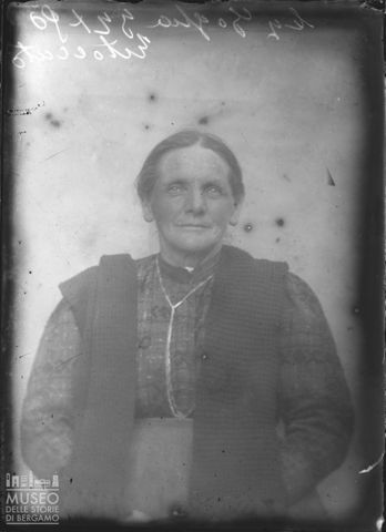 Val Brembana. Ritratto di donna