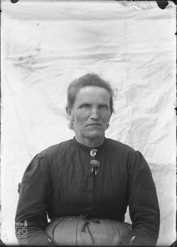 Val Brembana. Ritratto di donna