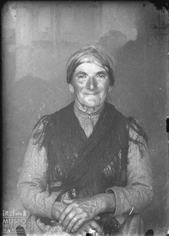 Piazza Brembana. Ritratto di donna