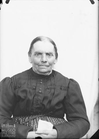 Averara. Ritratto di donna
