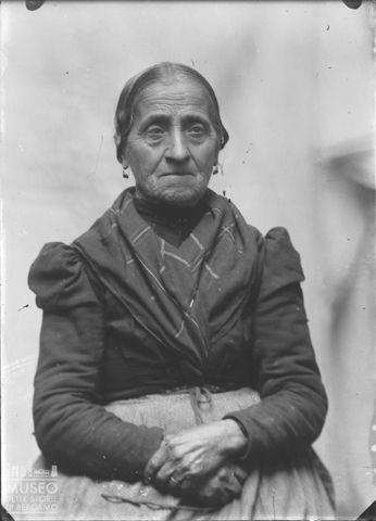 Piazza Brembana. Ritratto di donna