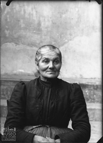 Piazza Brembana. Ritratto di donna