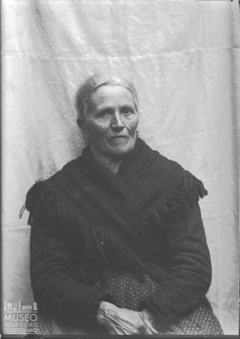 Piazza Brembana. Ritratto di donna