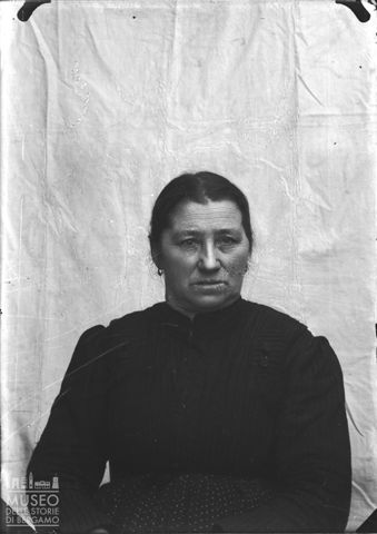 Val Brembana. Ritratto di donna