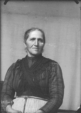Piazza Brembana. Ritratto di donna