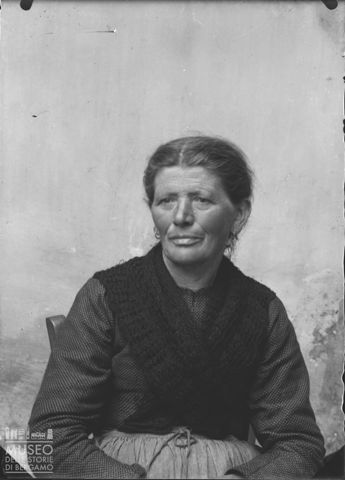 Piazza Brembana. Ritratto di donna