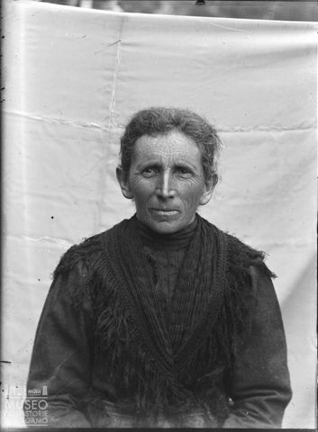 Piazza Brembana. Ritratto di donna