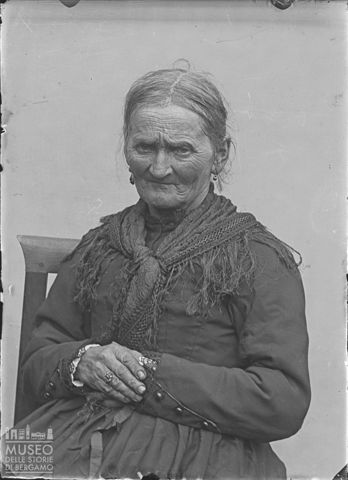 Piazza Brembana. Ritratto di donna