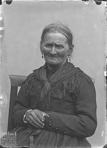 Piazza Brembana. Ritratto di donna