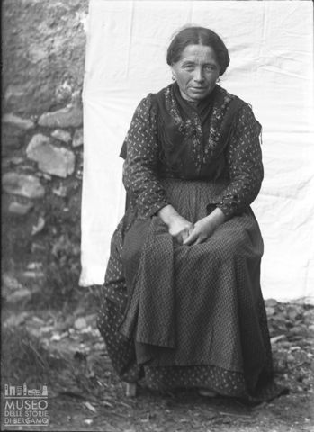 Piazza Brembana. Ritratto di donna