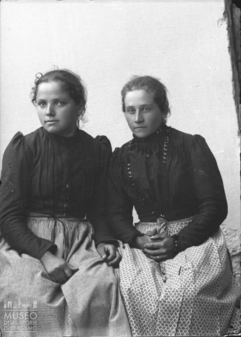 Val Brembana. Ritratto di due donne