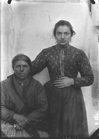 Val Brembana. Ritratto di due donne