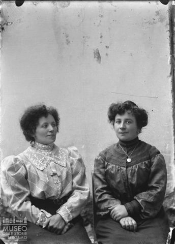 Val Brembana. Ritratto di due donne