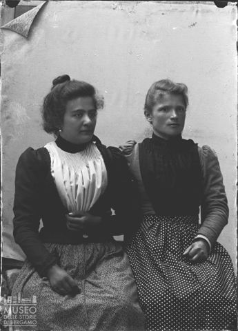 Val Brembana. Ritratto di due donne