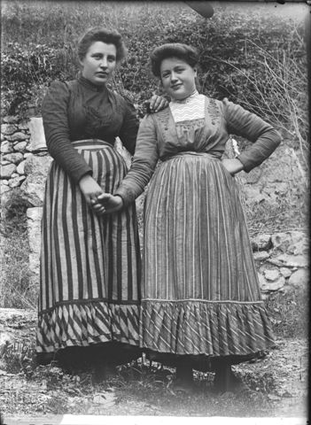 Val Brembana. Ritratto di due donne