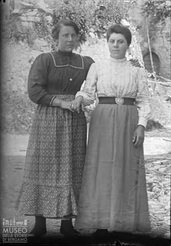 Val Brembana. Ritratto di due donne
